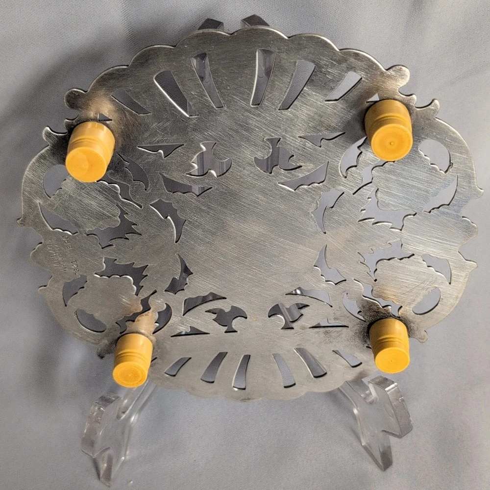 Wallace 7321 Silverplate Engraved Floral Footed Trivet